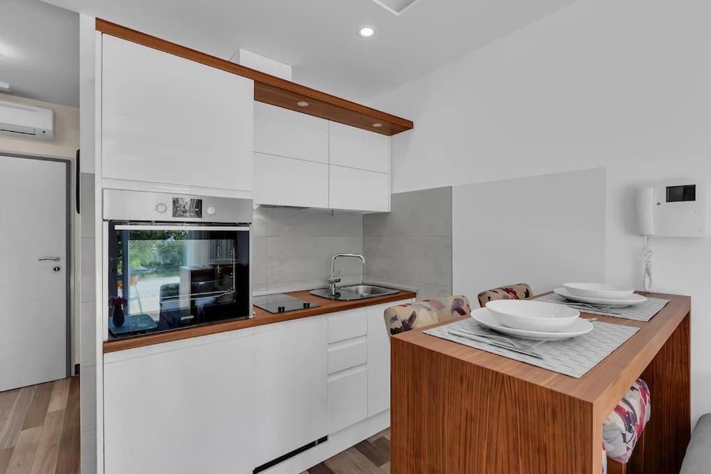 Brotis - Studioapartment - Makarska Exklusiv 普罗马尼亚 外观 照片